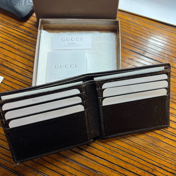 Gucci Bifold Wallet GG Canvas - Used Authentic with box and papers Retail $880 - Picture 2 of 7